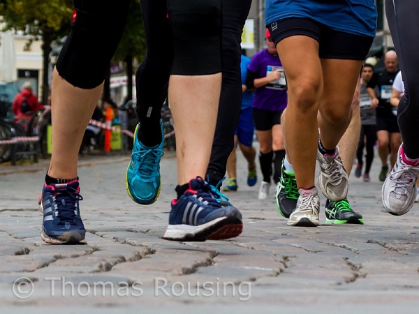 nogi biegnących biegacz, slow jogging